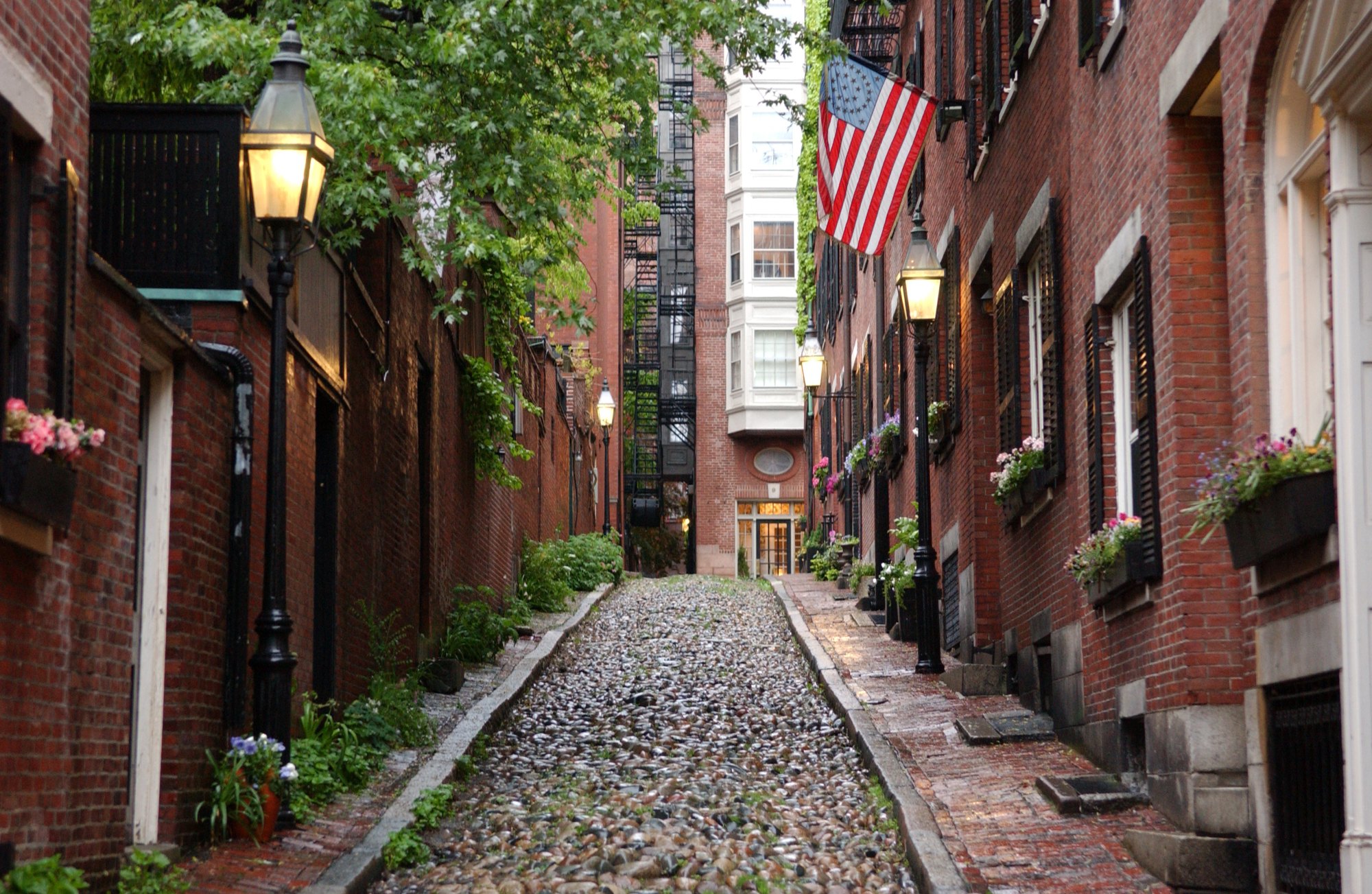 A cobblestone lane in Boston’s Beacon Hill neighborhood (2005)